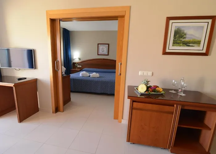 Bahia Tropical 4* Альмуньекар