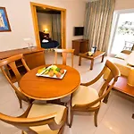 מלון Bahia Tropical 4*
